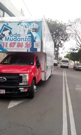 Objetos preparados para mudanza y entrega organizada